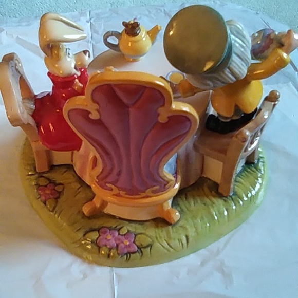 Walt Disney's Royal Dolton, Mad Hatter's Tea Party - Picture 4 of 13